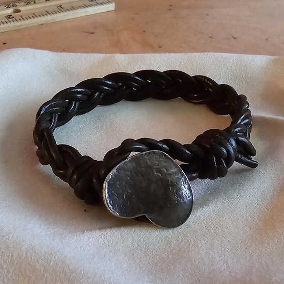 Retired James Avery Hammered Heart Braided Leather Bracelet - Picture 9 of 9